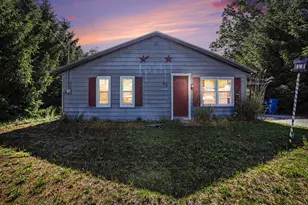 62 S Stewart St, Muskegon, MI 49442 - Photo 1