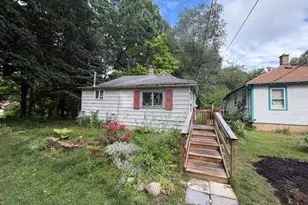 3064 Effie Pl NE, Grand Rapids, MI 49505 - Photo 1