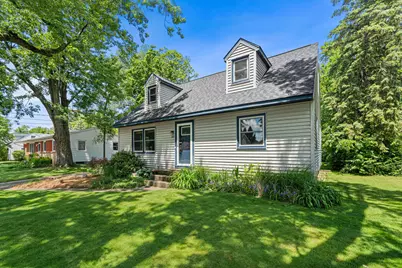 927 Diane Street SE, Kentwood, MI 49508 - Photo 1
