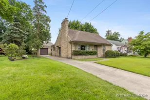 1012 Northlawn St NE, Grand Rapids, MI 49505 - Photo 1
