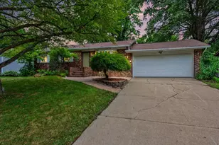203 Dundee Dr, Battle Creek, MI 49014 - Photo 1