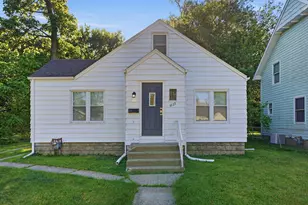 1027 Monroe St, Benton Harbor, MI 49022 - Photo 1