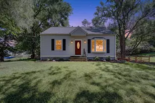 754 Collindale Ave NW, Grand Rapids, MI 49504 - Photo 1