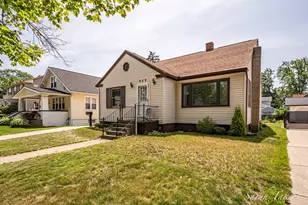 926 Franklin Ave, Grand Haven, MI 49417 - Photo 1