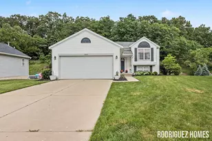 2007 Sandrel Dr NE, Grand Rapids, MI 49505 - Photo 1