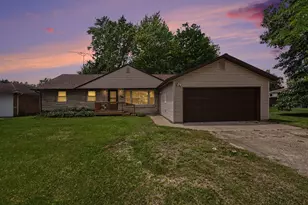 2176 Truman Dr, Benton Harbor, MI 49022 - Photo 1