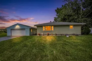 2015 Gaines Dr, Benton Harbor, MI 49022 - Photo 1