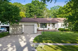 521 Leggat St, Grand Haven, MI 49417 - Photo 1