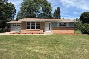 377 W Jefferson St, Newaygo, MI 49337 - Photo 1