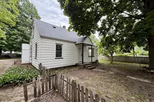 112 S Kenwood St, Muskegon, MI 49442 - Photo 1