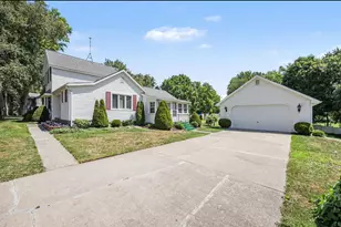 402 Smith St, Sheridan, MI 48884 - Photo 1