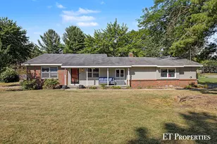 2440 Saratoga Dr NE, Grand Rapids, MI 49525 - Photo 1