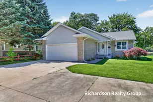405 Douglas St, Muskegon, MI 49445 - Photo 1