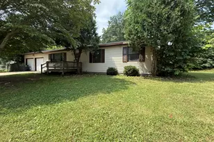 502 Clark St, Buchanan, MI 49107 - Photo 1