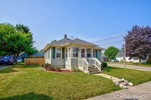 1000 Oaklawn St NE, Grand Rapids, MI 49505 - Photo 1