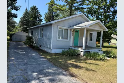 905 N Gaylord Avenue, Ludington, MI 49431 - Photo 1