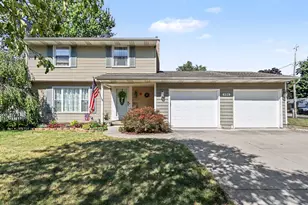 606 S Lincoln St, Charlotte, MI 48813 - Photo 1