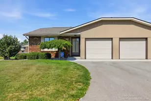 711 Waterview Ct, Grandville, MI 49418 - Photo 1