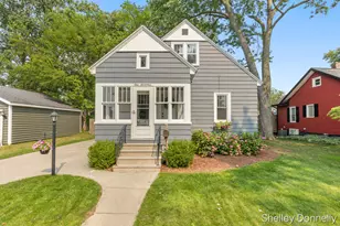 117 S Park St, Zeeland, MI 49464 - Photo 1