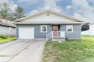 609 N Jackson St, Ionia, MI 48846 - Photo 1