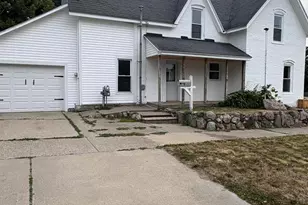 627 S Chestnut St, Reed City, MI 49677 - Photo 1
