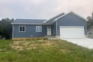1542 Samaritan Dr, Jackson, MI 49203 - Photo 1