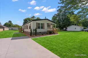 720 Park St, Howard City, MI 49329 - Photo 1