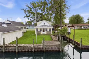 124 N Park Dr, Algonac, MI 48001 - Photo 1