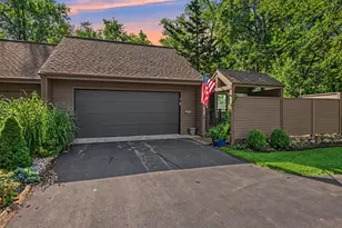 1020 Essex Cir, Kalamazoo, MI 49008 - Photo 1