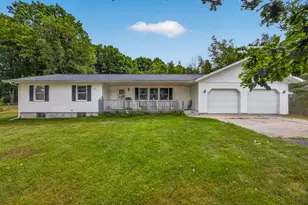 911 Scott Dr, Cadillac, MI 49601 - Photo 1