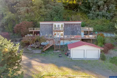 1112 Acacia Av, Garibaldi, OR 97118 - Photo 1