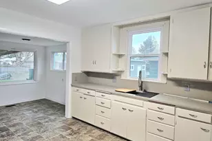 365 Bryan St, Woodburn, OR 97071 - Photo 19
