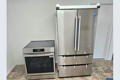 365 Bryan St, Woodburn, OR 97071 - Photo 17