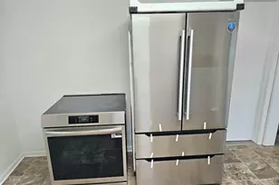 365 Bryan St, Woodburn, OR 97071 - Photo 17