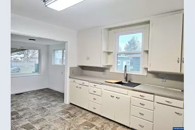 365 Bryan St, Woodburn, OR 97071 - Photo 15