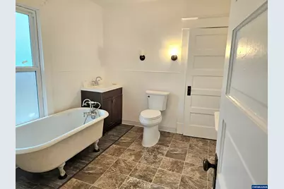 365 Bryan St, Woodburn, OR 97071 - Photo 31