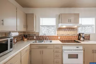 1329 Baker St NE, Salem, OR 97301 - Photo 13