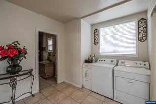 1329 Baker St NE, Salem, OR 97301 - Photo 17