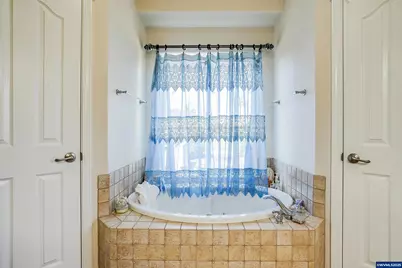 1231 SW 3rd Av, Mill City, OR 97360 - Photo 29