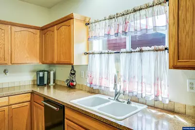 1231 SW 3rd Av, Mill City, OR 97360 - Photo 17