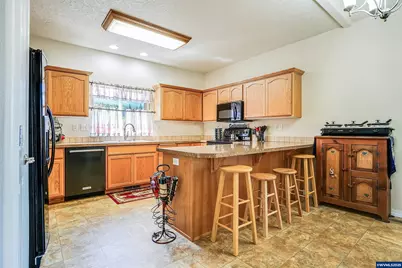 1231 SW 3rd Av, Mill City, OR 97360 - Photo 13