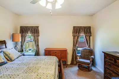 1231 SW 3rd Av, Mill City, OR 97360 - Photo 25