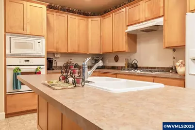 1703 Webb Lake Dr, Silverton, OR 97381 - Photo 9