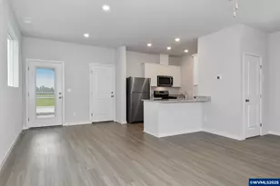 1251 Parkside Ave, Woodburn, OR 97071 - Photo 3