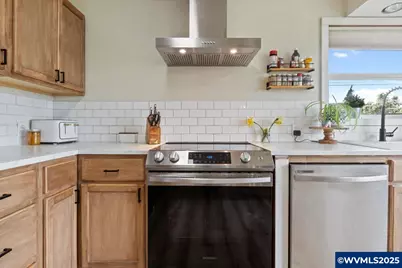 360 E Elwood St, Stayton, OR 97383 - Photo 13