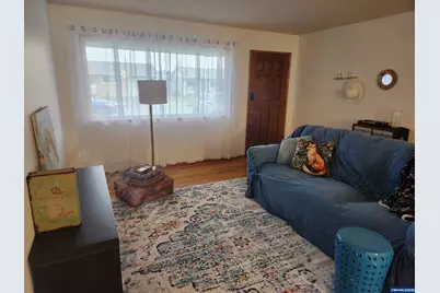 2207 Oregon Ct, Woodburn, OR 97071 - Photo 5