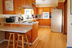 645 S Main St, Mount Angel, OR 97362 - Photo 11