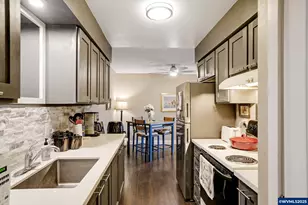 950 Evergreen Rd, Woodburn, OR 97071 - Photo 9