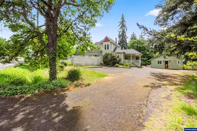 1067 Oak St, Silverton, OR 97381 - Photo 5