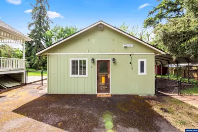 1067 Oak St, Silverton, OR 97381 - Photo 3